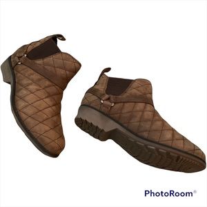 NEW!! Women’s Teva “De La Vina Dos” quilted suede chelsea bootie,  8
